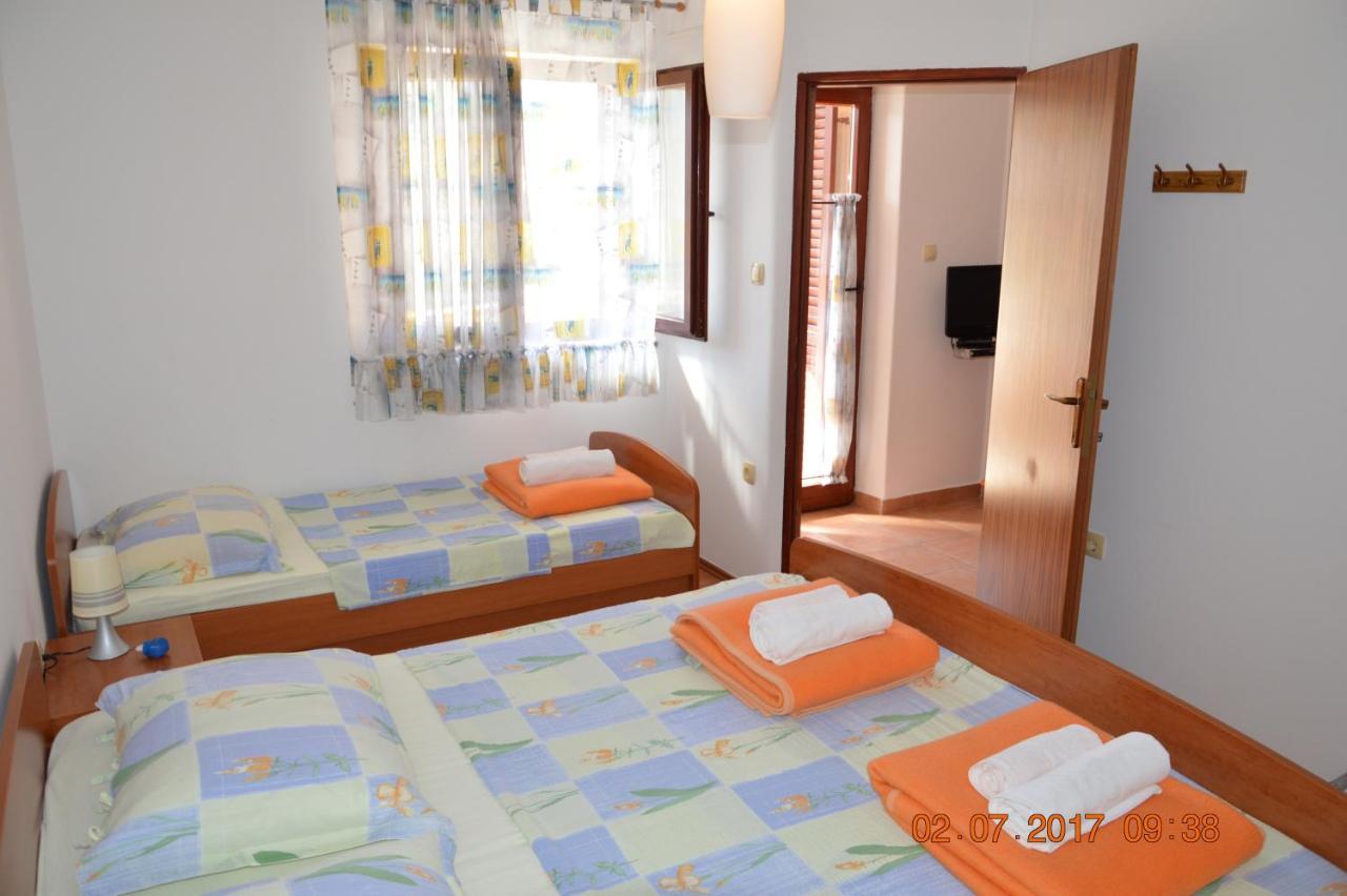 Apartments And Rooms By The Sea Jakisnica, Pag - 4160 Лун Екстер'єр фото